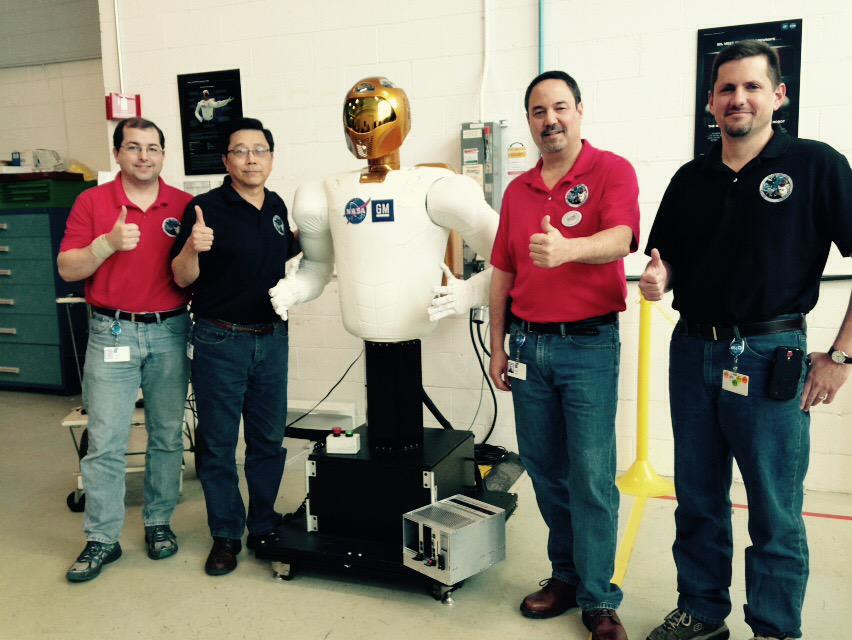 antoinettefox8's tweet photo. Texas we Have A Solution #STEMArlington #Robotisc GM - connected in all the right ways @GM_Latino @JenEcclestone http://t.co/vkWR9KmjLL