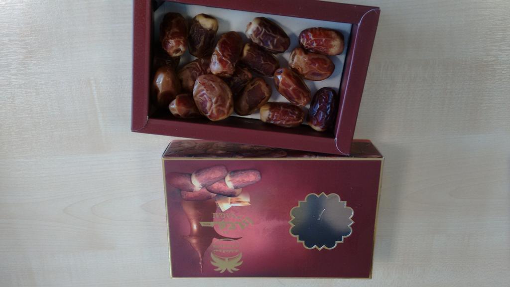 kathopps's tweet image. The Qatar duty free dates aren't cutting it compared to the ones at Souq Waqif #sadsnacktime