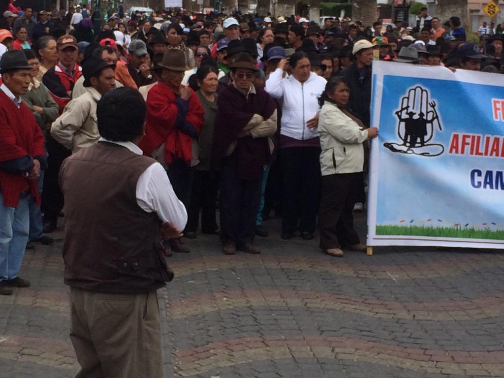 29_canal's tweet photo. Marchas 1ero de Mayo día del trabajo Riobamba l http://t.co/i9ApZXH40r