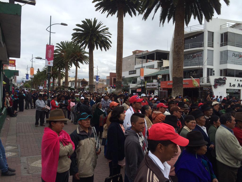29_canal's tweet photo. Marchas 1ero de Mayo día del trabajo Riobamba l http://t.co/i9ApZXH40r