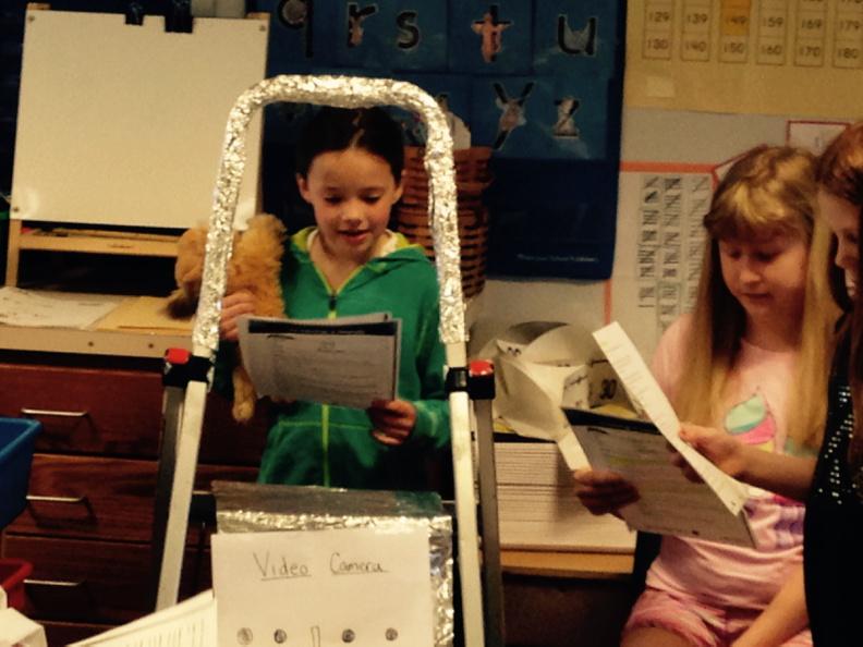Reader's Theater scripts help develop fluent reading!  Go Robo Dog!!!