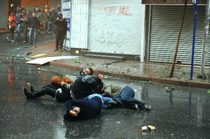 Bunlar da 1 Mayıs'ın foto provokatörleri: "Gazeteciler fotoğraf çektiyseniz kalkıyoruz" ynsfk.co/1JFOUbN