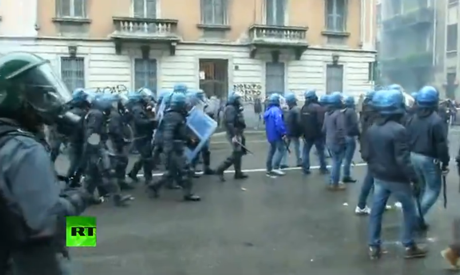 RT_com's tweet photo. BREAKING: #Milan protest escalates, police throw tear gas canisters http://t.co/VtAcP8mPkq http://t.co/vr2WsEHhtD