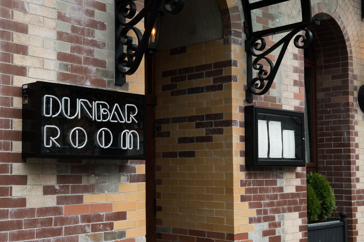 ThrillistSEA's tweet photo. 7 Reasons Why the Dunbar Room is Seattle's Sweetest Hotel Bar: http://t.co/YoOHNC94gc http://t.co/pvY3GsVInU
