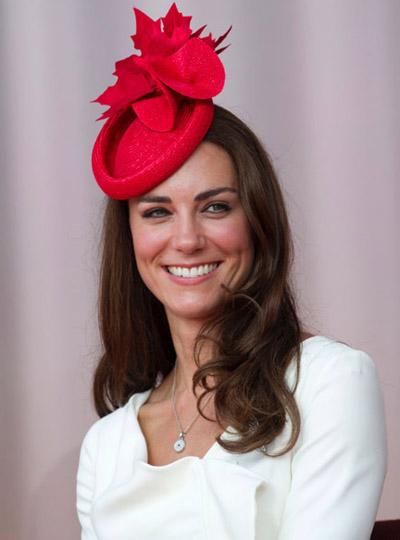AnnaOBags's tweet photo. @clichemag @BeingZhenya @jonnystylist  @GalHalfon1 @LyndaontheHud  In honor of the #greatkatewait #FascinatorFriday http://t.co/xTYrDOalug