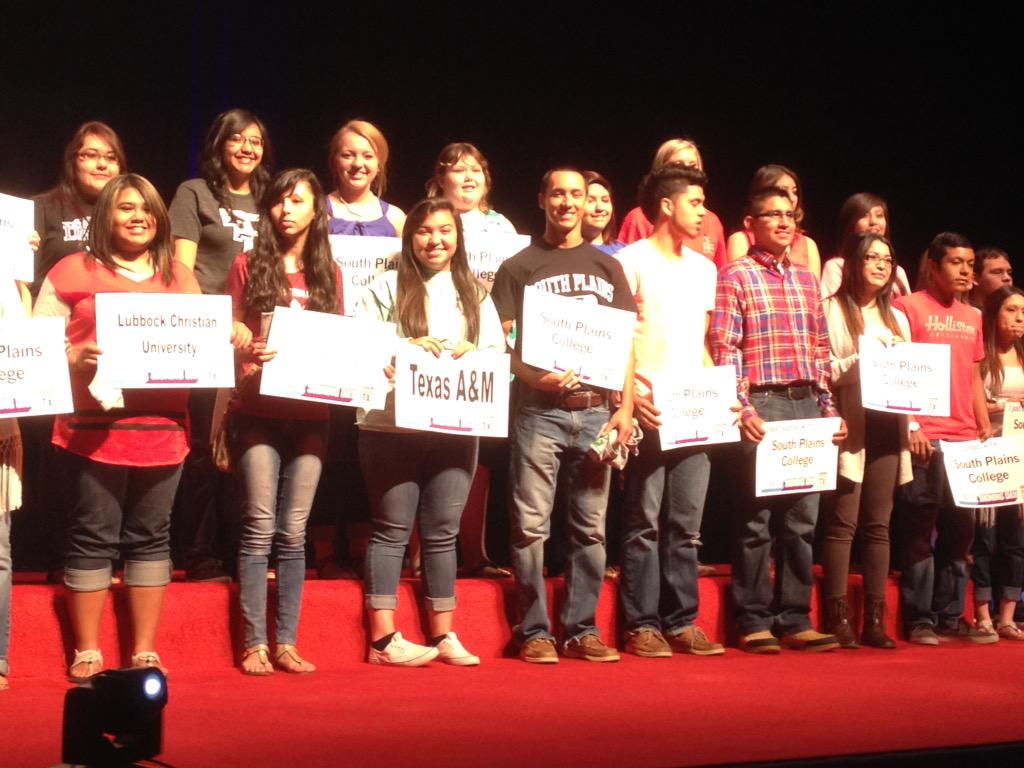 RooseveltISD's tweet image. 2 RHS seniors front and center receiving  college scholarships!  Great day to be an Eagle!  #GenTXDay