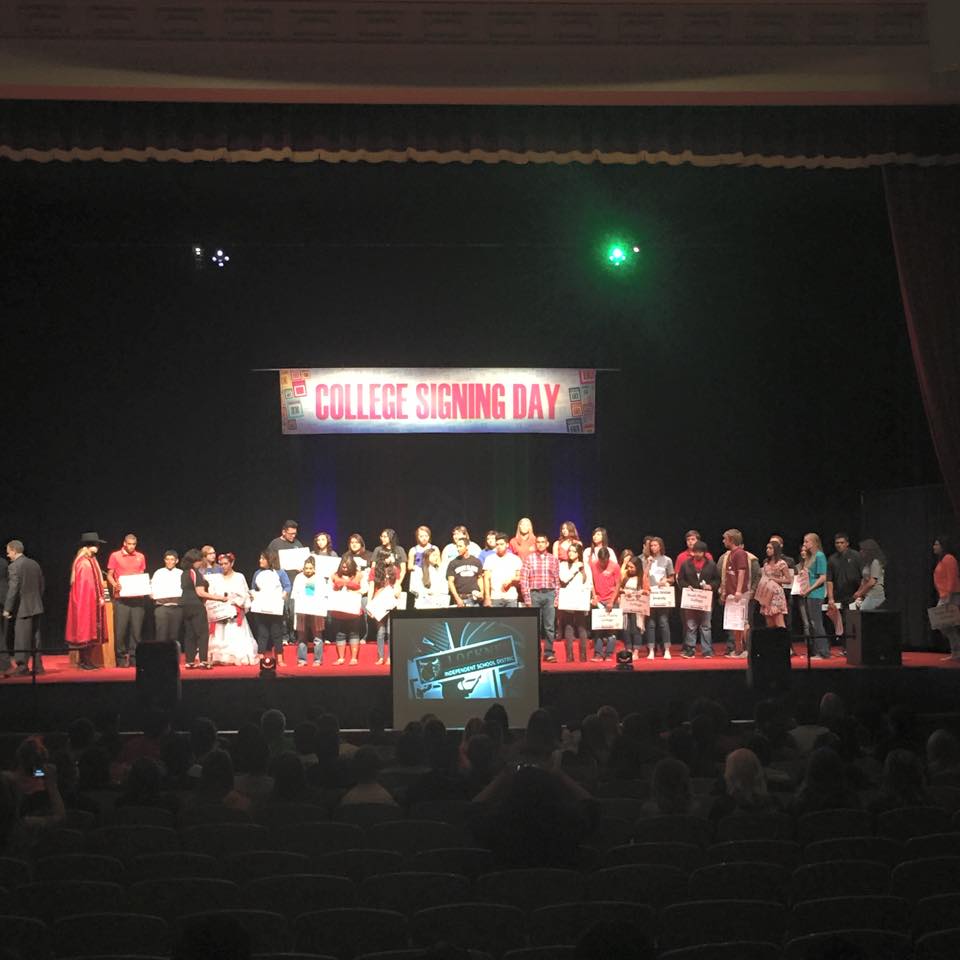 SPGenTX's tweet image. Look at all of these faces!!  Our scholarship recipients #educationiskey #GenTXDay @GenerationTexas