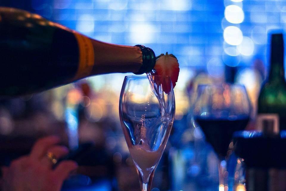 _Fusion_Salon's tweet photo. WIN 2 FREE tickets to our Exclusive Brunch Party @HotrsShrewsbury Bank Holiday Sun 24th May #retweet #Proseco&amp;canapes http://t.co/BsSzOs15Sv