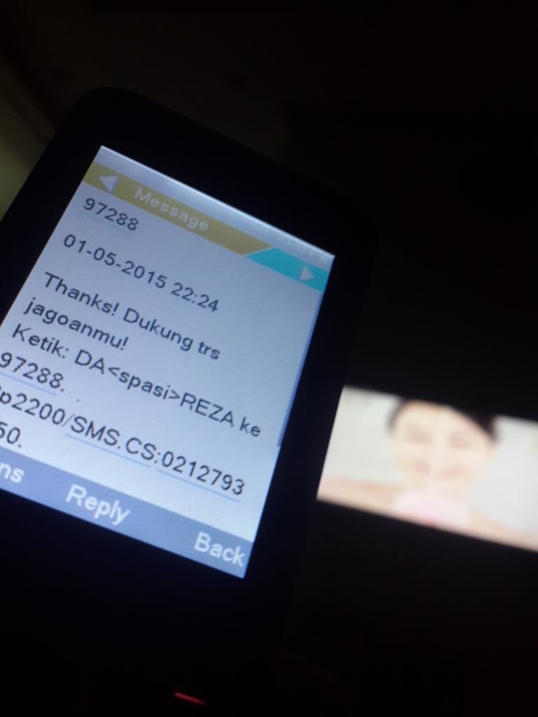 M_aLfian27's tweet photo. Niiiii ana sms ko ga usah kirim salam teh @iis_dahlia sms ny manaaaa 😂😃😄 http://t.co/2nXxKXPjAe