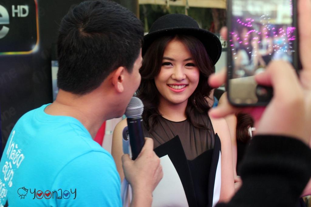 gracets11bth's tweet photo. เกรซ @grace_kwl งานที่โคราชวันนี้ 💕
Cr. yoonaoy 🙏 
#gracethestar11 #คนเจ้าชู้ http://t.co/VpBRF1RpV2