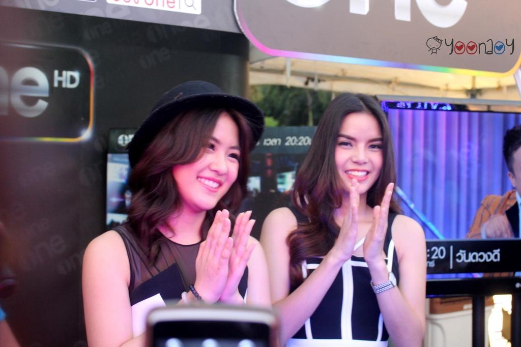 gracets11bth's tweet photo. #หญิงเกรซ @LinpitaYing @grace_kwl งานที่โคราชวันนี้ 💕
Cr. yoonaoy 🙏 
#gracethestar11 #คนเจ้าชู้ #ไม่ใช่ก็คือไม่รัก http://t.co/a2K4zpiRxc