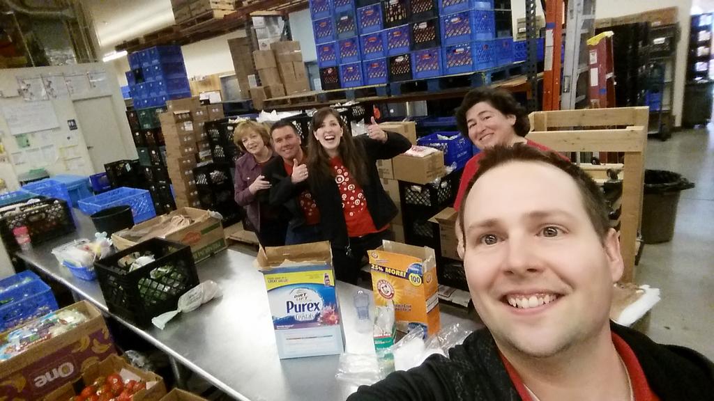 JasonRK's tweet photo. Preparing food and detergent, getting ready to open at the Marysville food bank! #D157 #DayofService @MindyReher http://t.co/WRItVzAfaK