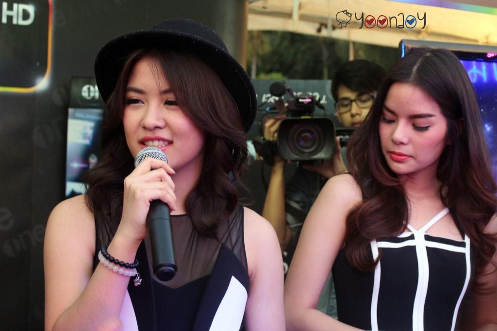 gracets11bth's tweet photo. #หญิงเกรซ @LinpitaYing @grace_kwl งานที่โคราชวันนี้ 💕
Cr. yoonaoy 🙏 
#gracethestar11 #คนเจ้าชู้ #ไม่ใช่ก็คือไม่รัก http://t.co/vSoIVe9yjt