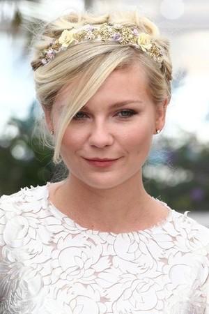 Happy Birthday to Kirsten Dunst! We love this quirky chick & her entire movie repertoire  