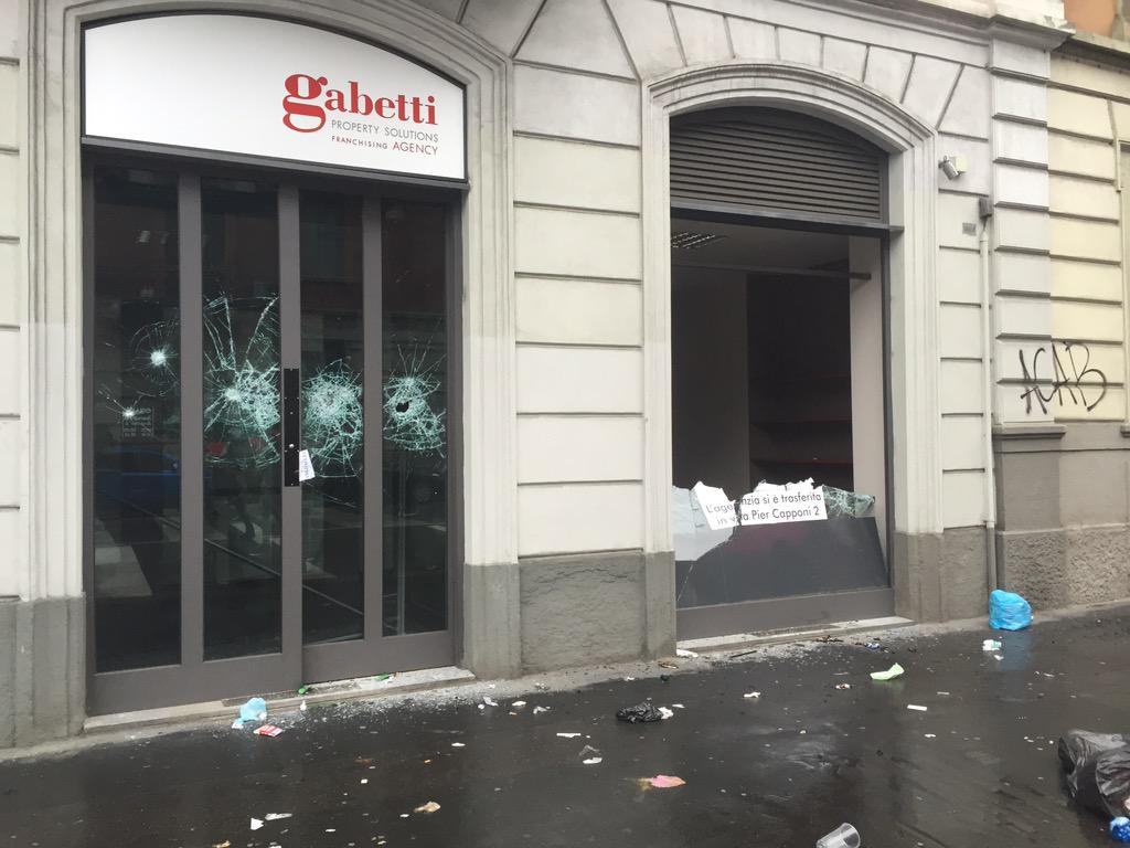 giadaborioli's tweet photo. Pagano, dopo il passaggio dei #noexpo http://t.co/E8yw051MR4