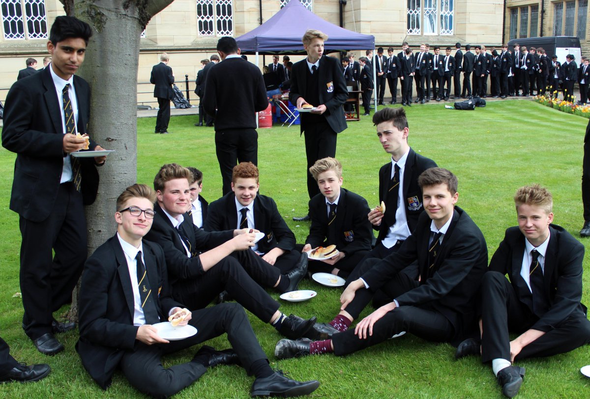 QEGSYorkshire's tweet photo. Y11 enjoyed a BBQ before they begin study leave. Revise hard and good luck in your exams. http://t.co/QEFuuUMFqP