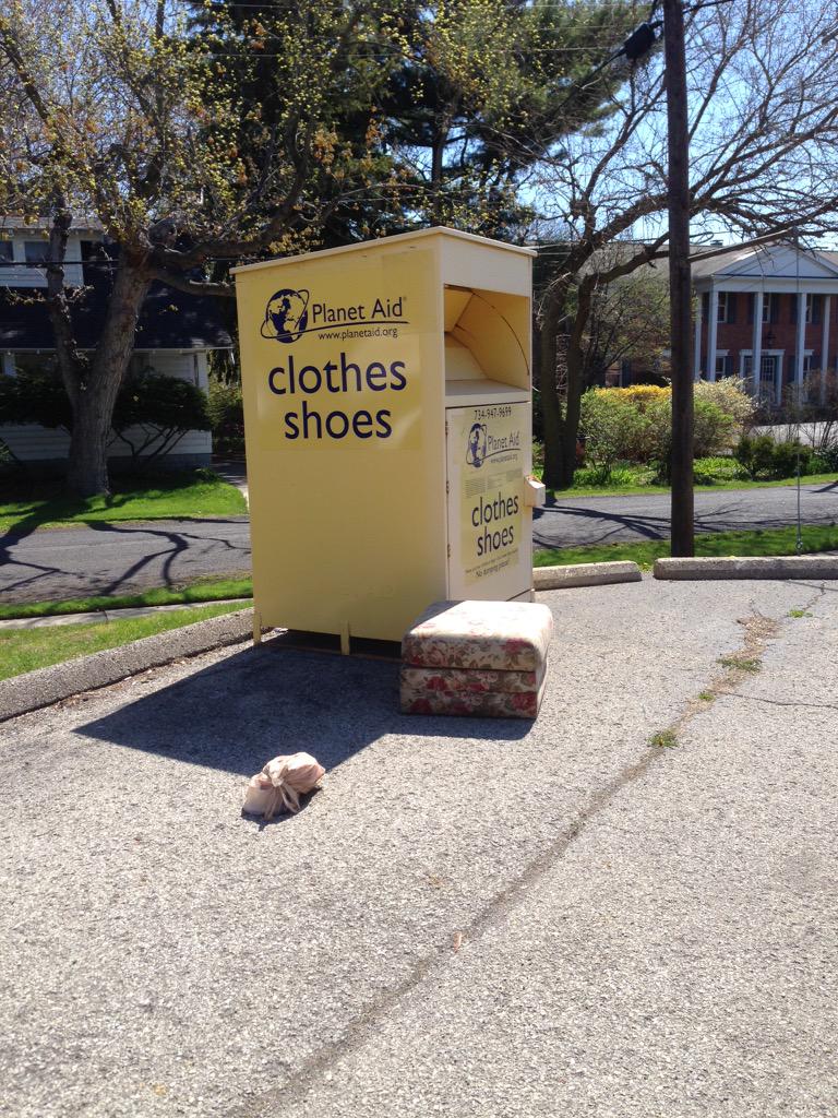 DeeDee0621's tweet image. @planetaid @toledonews How about #planetAid cleaning up their dump sites! TWO WEEKS now of this mess.