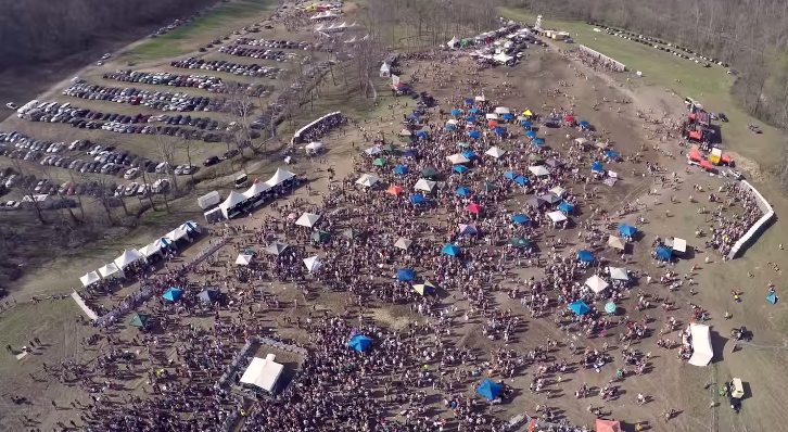 totalfratmove's tweet photo. #Fest Turned Athens Into One Giant College Party, Looked Like An Insanely Good Time (Video) >> http://t.co/AuSvMNlSmb http://t.co/OpKHxqiX1i