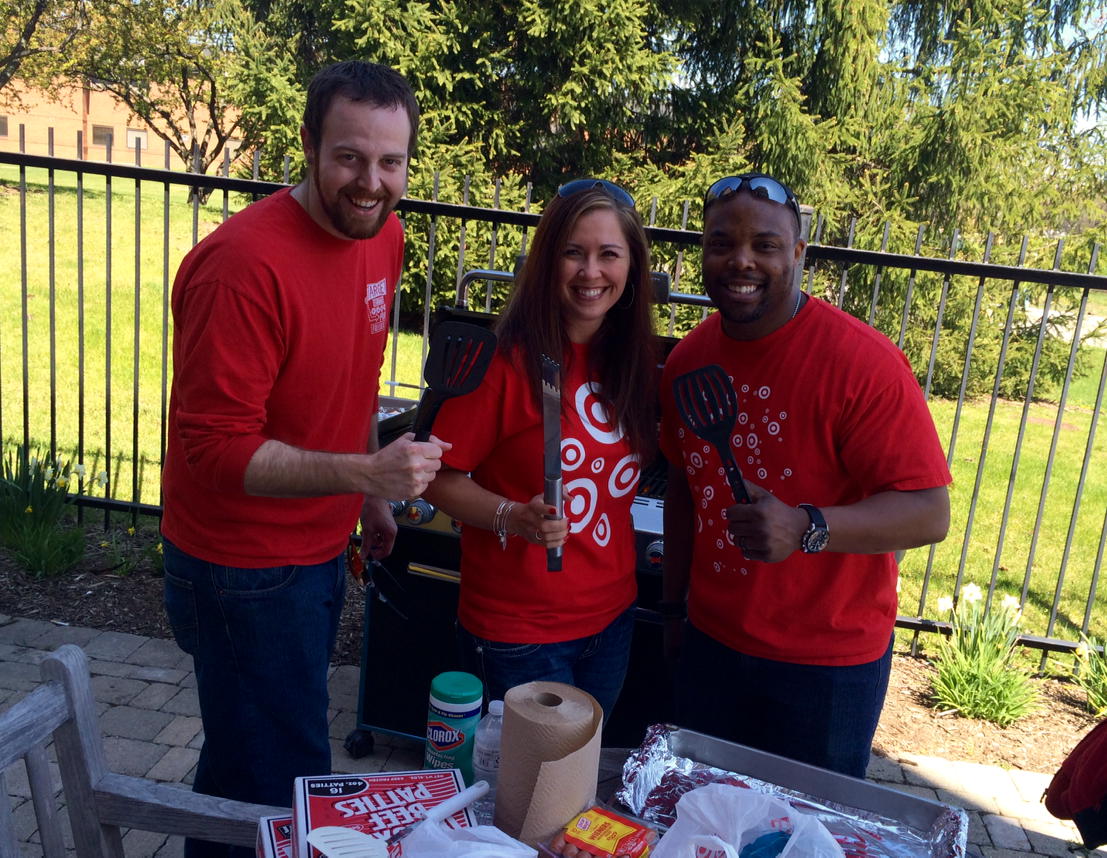 rachkane__'s tweet photo. Grill masters at RMH #R100DOS #BestInCommunity @cdoug4 @sgrashoff http://t.co/5XVkaICO8n