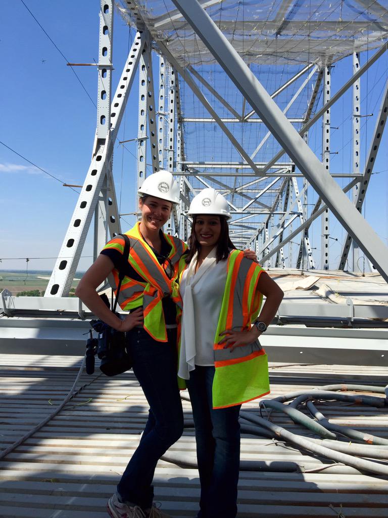 UnfilteredKiran's tweet photo. Not everyday that we end up on top of a bouncing sheet of metal on top of a bridge @WAFB #alilscared #uniquejob http://t.co/ExHS1L1YHF