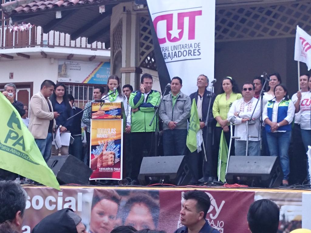 JP_Chaguarpamba's tweet photo. @GoberLoja @MashiRafael @CutLoja @johaortizv Hace alusiva la fecha como es el primero de mayo #RevolucionDelTrabajo http://t.co/3knR1Zo6Xt