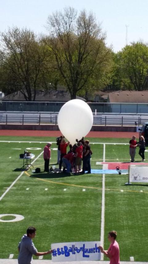 TDKohl's tweet photo. Boilermakers don't just read science, they DO science! #BBBalloonLaunch http://t.co/mQan6BxiHV
