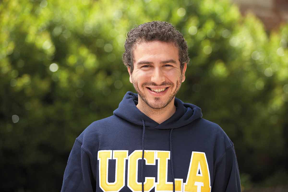 uclaextension's tweet photo. #ReachHigher #UCLABound  #UCLAExt Show us your @UCLA #blueandgold! http://t.co/ZYwyNMTaVG http://t.co/T4viQCA3eM