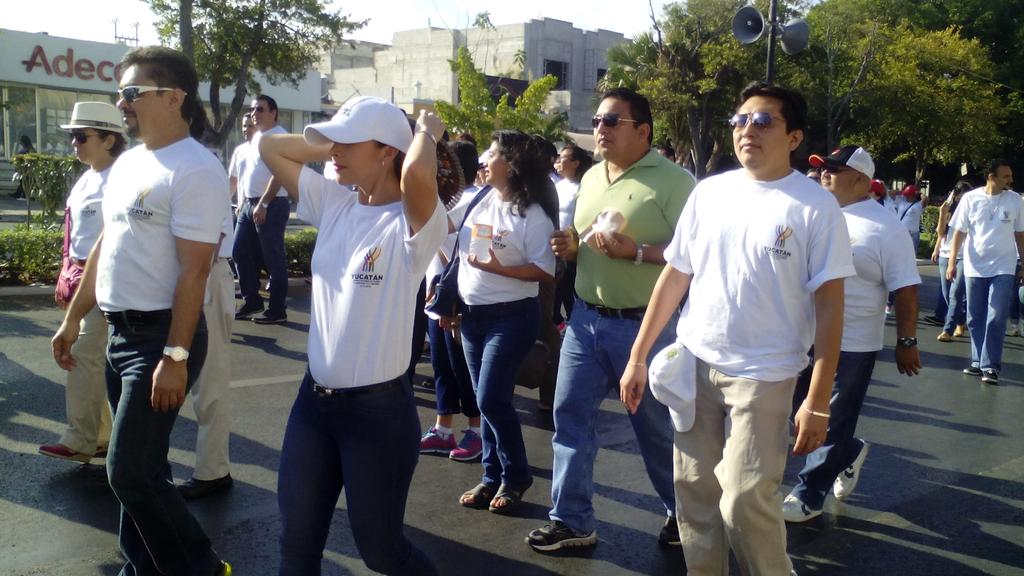 efrainaguilarg's tweet photo. Esta mañana presente en la marcha conmemorativa del día del trabajo. http://t.co/NESyVPsRZz
