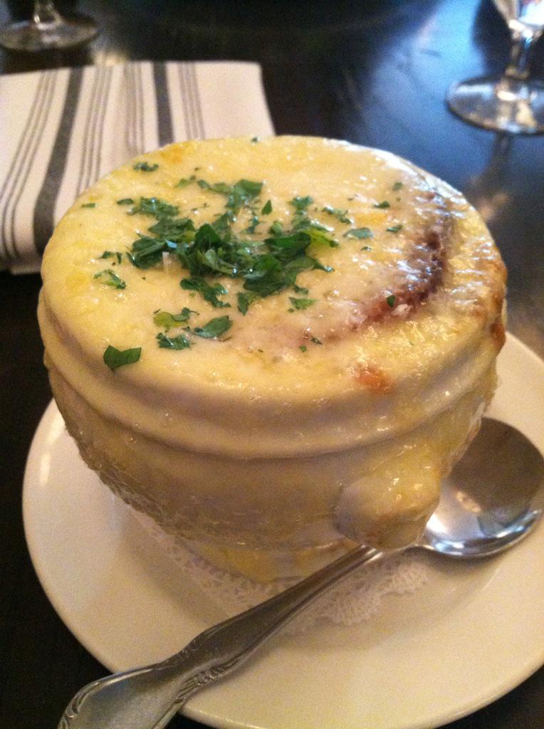 This French Onion soup was superb &amp; kept this FL girl's body heated. @bearnaisedc #WashingtonDC
