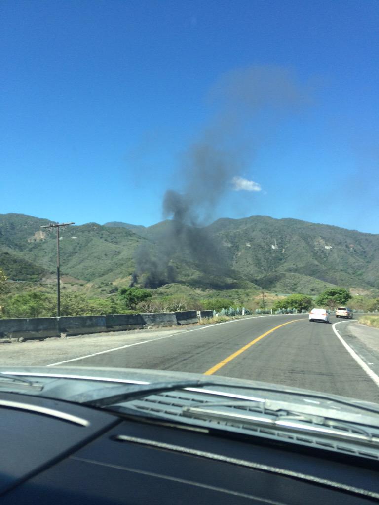 AraGarnaj's tweet photo. @Trafico_ZMG 3 bloqueos pasando 1er caseta a Tepic http://t.co/bh5fpkYyWG