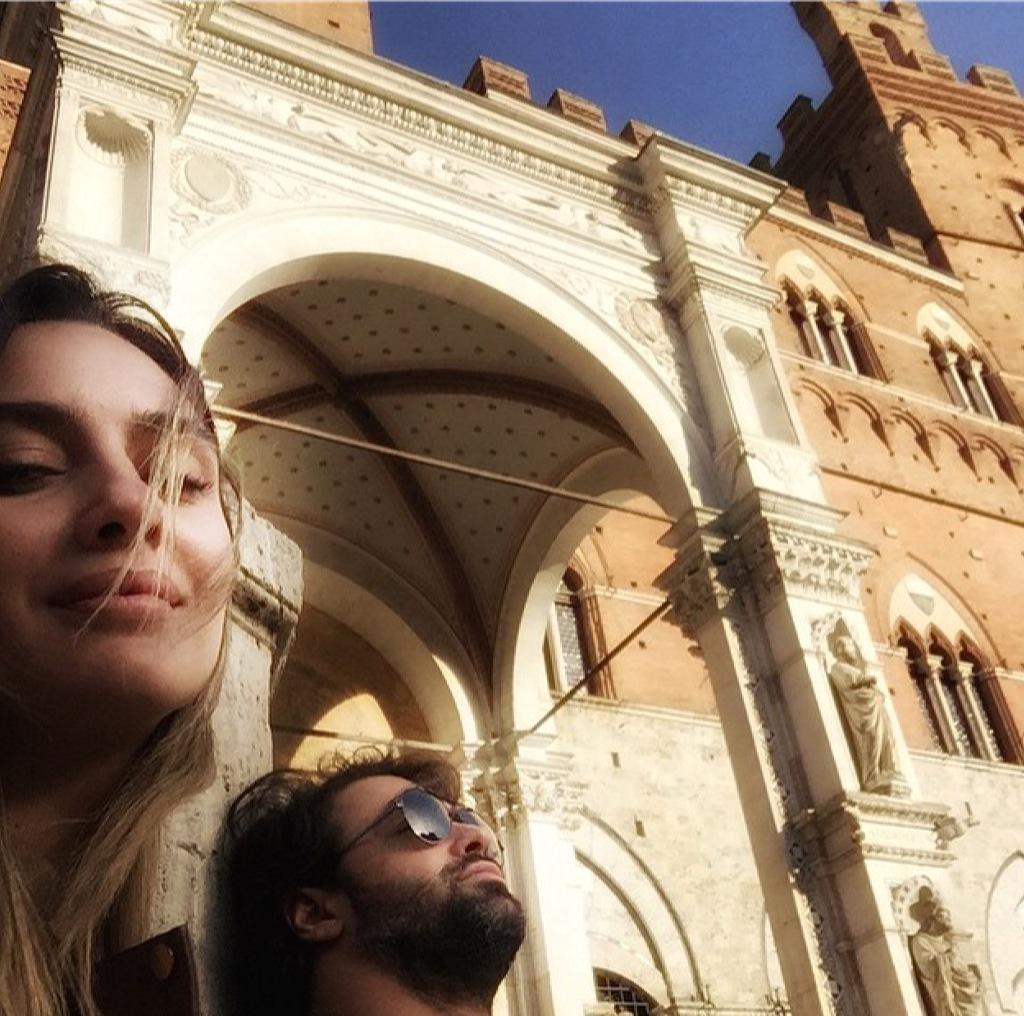 BirceFan2's tweet photo. Dünden kalan 🙏 #LoveSiena #May2015 with ❤ and @Sarpablo111 http://t.co/VgyRiJYfys