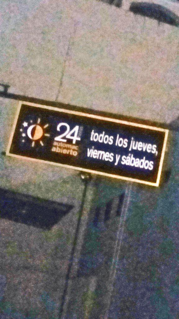 mirones15's tweet photo. Anoche a las 11:35pm paso al @mcdonaldspa de calle 50 y se encontraba cerrado y en el auto rapido tienen este letrero http://t.co/KbJglgWQ0d