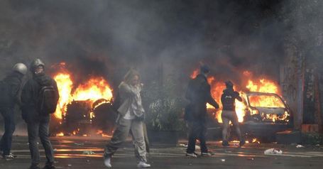 SardoneSilvia's tweet photo. Non ho problemi a dirlo:serviva qualche manganellata in più! #Milano devastata dai delinquenti #NoExpo è una vergogna http://t.co/67Ft8YOzdm