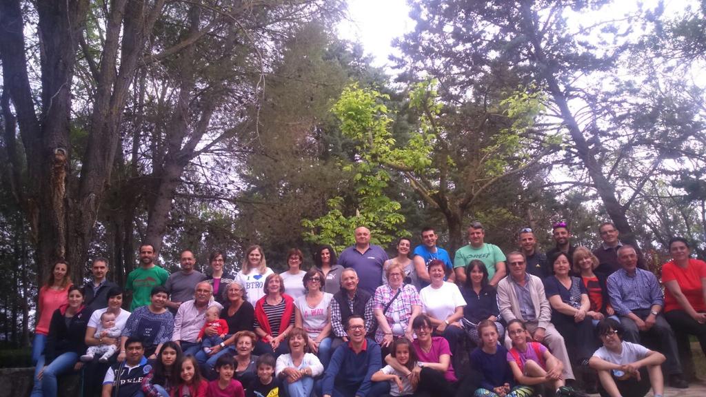 mjlaporta's tweet photo. Comida de Hermandad de la Cofradía del Descendimiento# Barbastro# en la Hermita de la Virgen del Viñero. Gracias# http://t.co/j861YrXkwa