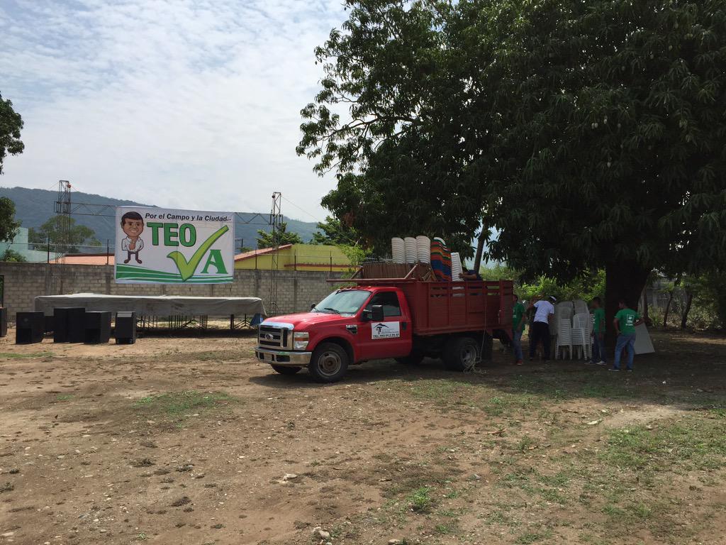 FuerzaJovenPVM's tweet photo. Escenario al 50% #DiaDelNiño #TeoVa @AristeoTrinidad http://t.co/mA9FERiY8c