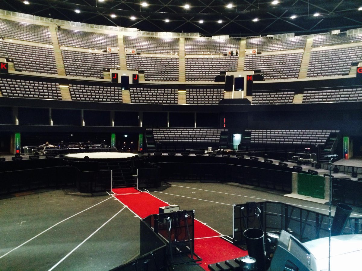 OfficialMarkO's tweet photo. It's Friday night at the Hydro!!!
Hopefully we'll see you down here in a few hours....
Love
M.O
X
#TakeThatLive2015 http://t.co/lNEG5osDvY
