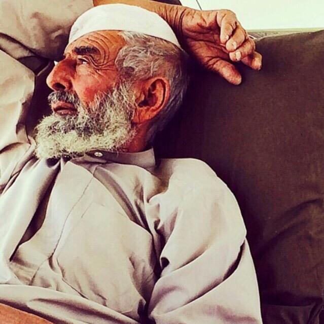 _alnod_'s tweet photo. ما عاد يطيب راسي من عماسي 
ألين اخذ مع النفس انفراده 

و اراجع كل شيٍ في حياتي 
لو ان هذي من اسباب النكاده http://t.co/qQ2Gh8Gss9