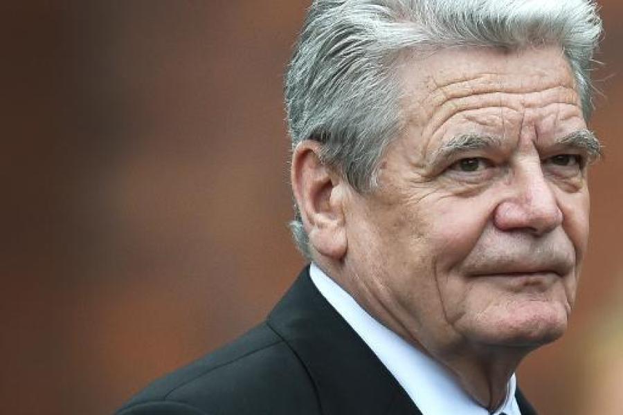 welt's tweet photo. Wiedergutmachung: Gauck offen für Reparationen an Griechenland http://t.co/bXD6y4m4LT http://t.co/dscF8Sp2k6
