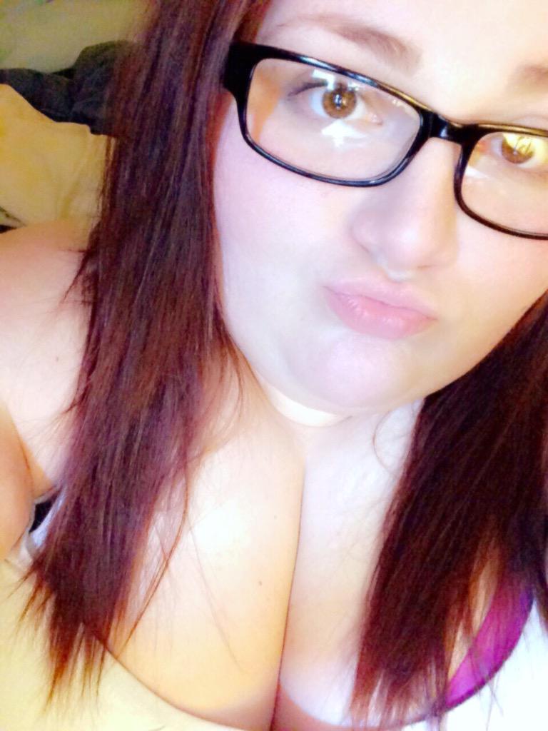 baileyxjade's tweet photo. New glasses. Whatcha think? 💋 http://t.co/ifTKnQ4Dvc