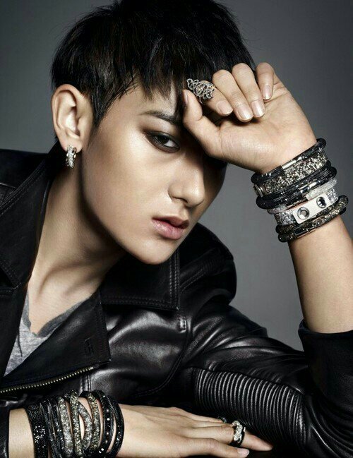 HAPPY BIRTHDAY HUANG ZITAO, I\m hope you success and get well soon,..miss you  