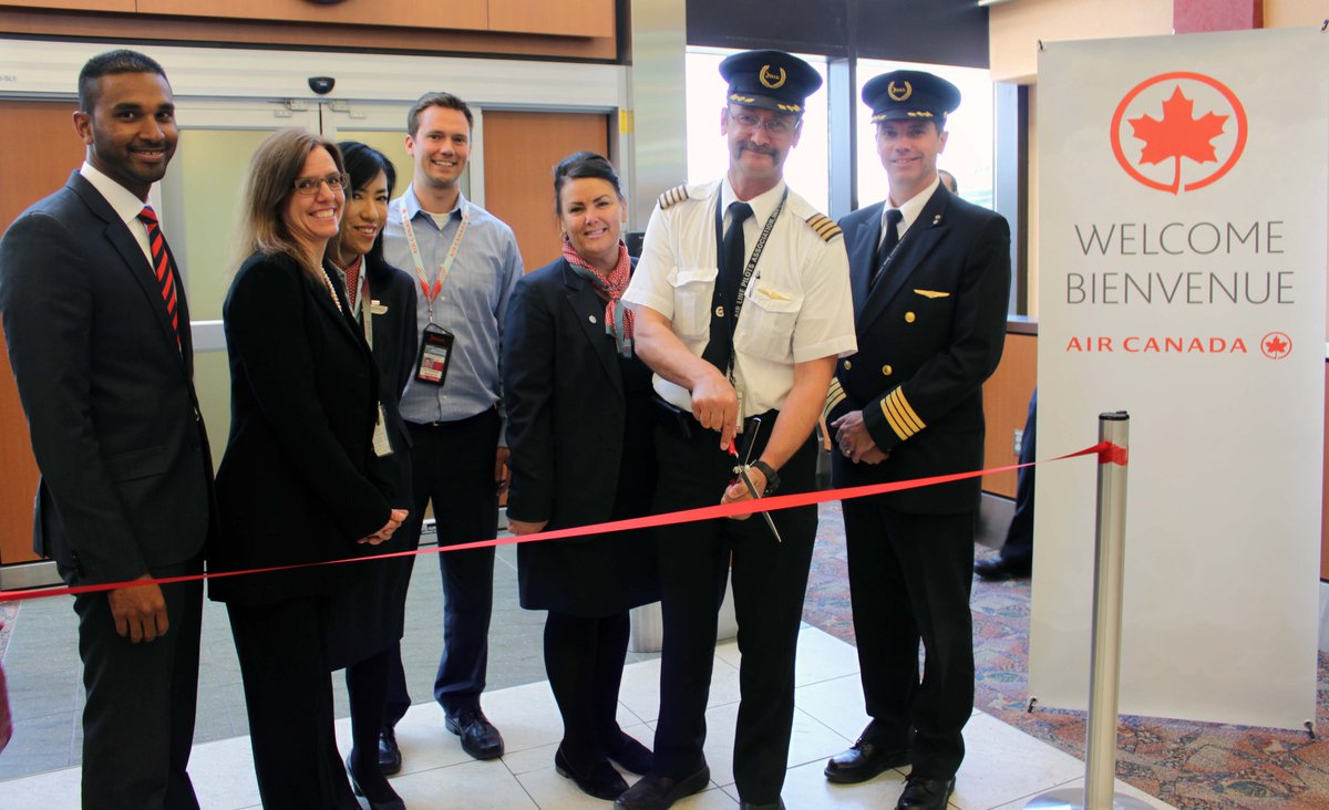 FlyYYC's tweet photo. Earlier this afternoon we celebrated @AirCanada's inaugural flight from #YYC to #Nanaimo! #FlyJazz http://t.co/RXTSfYEE77