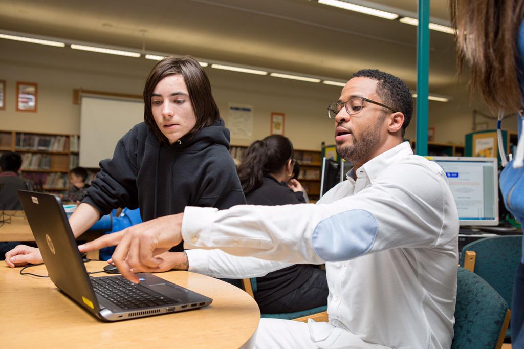 Coding is cool. Earl_Thomas joins GovInslee and students at Dimmitt