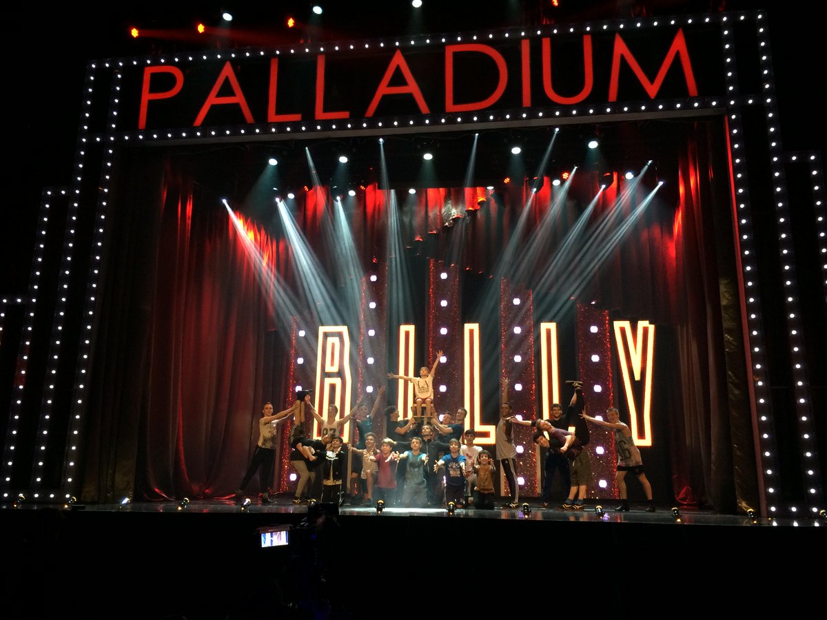 BillyElliotUK's tweet photo. A snap from rehearsals for tonight's performance on Sunday Night at the Palladium! Tune in at 8pm. #Billy10 http://t.co/g7Yznp6zT9