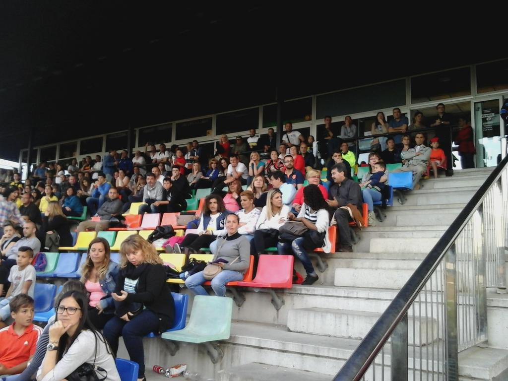 driblingf's tweet photo. Avui ens acompanya a la grada l ' alcaldesa de #santboi @LluisaMoretSabi #papascup http://t.co/0BmaDxaLw6