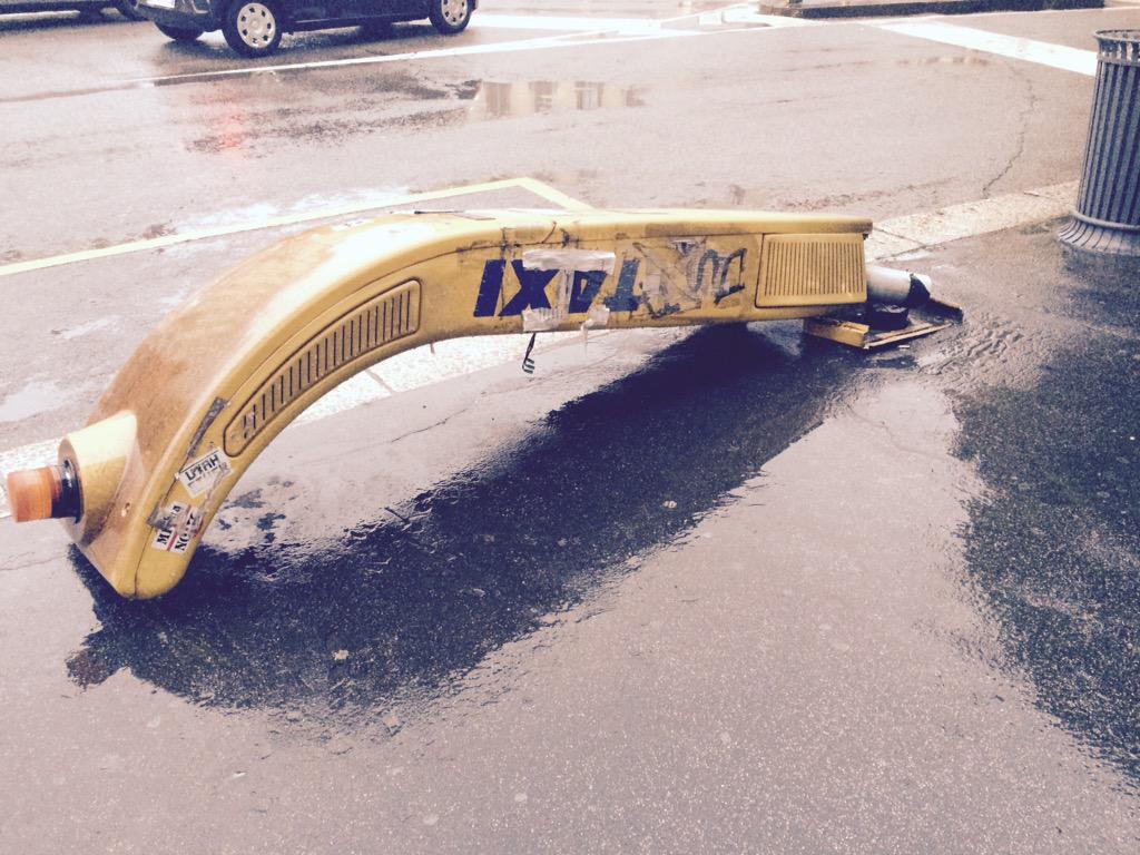 beppesevergnini's tweet image. E questi li chiamate pensieri? #idiotineri @Expo2015Milano