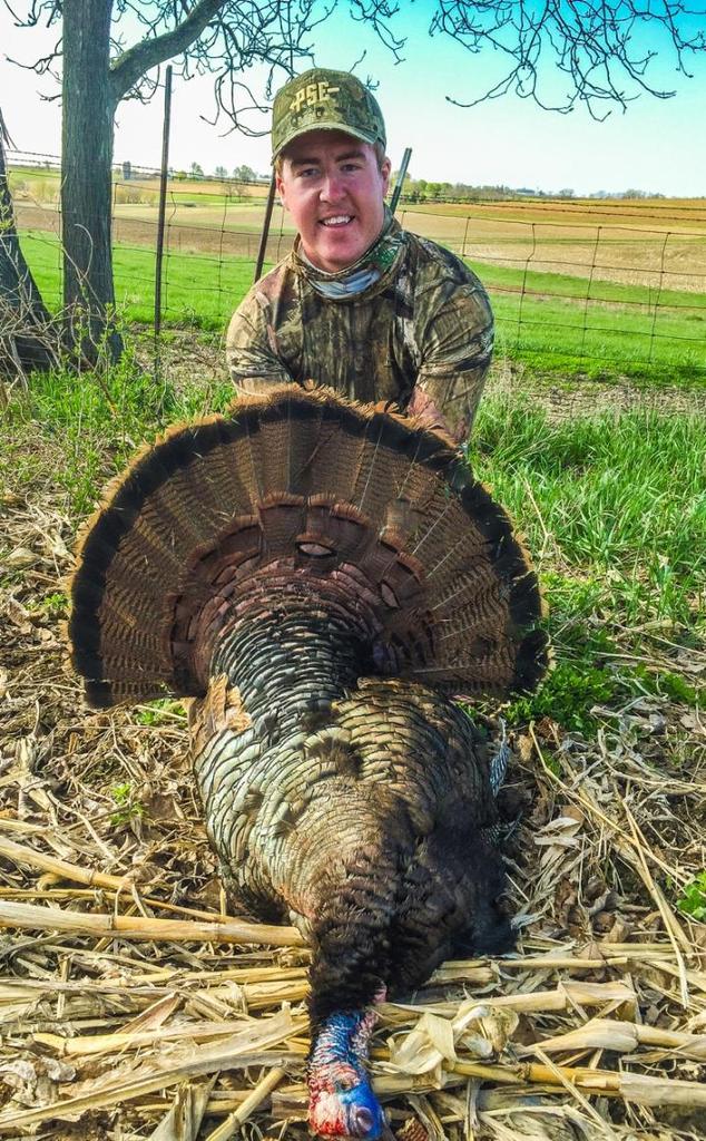 NextLevelWhtail's tweet image. Our founder Jason Heller tagged a big IL gobbler turkey reaping style! 24 pounds 7" beard with 1" spurs Congrats!