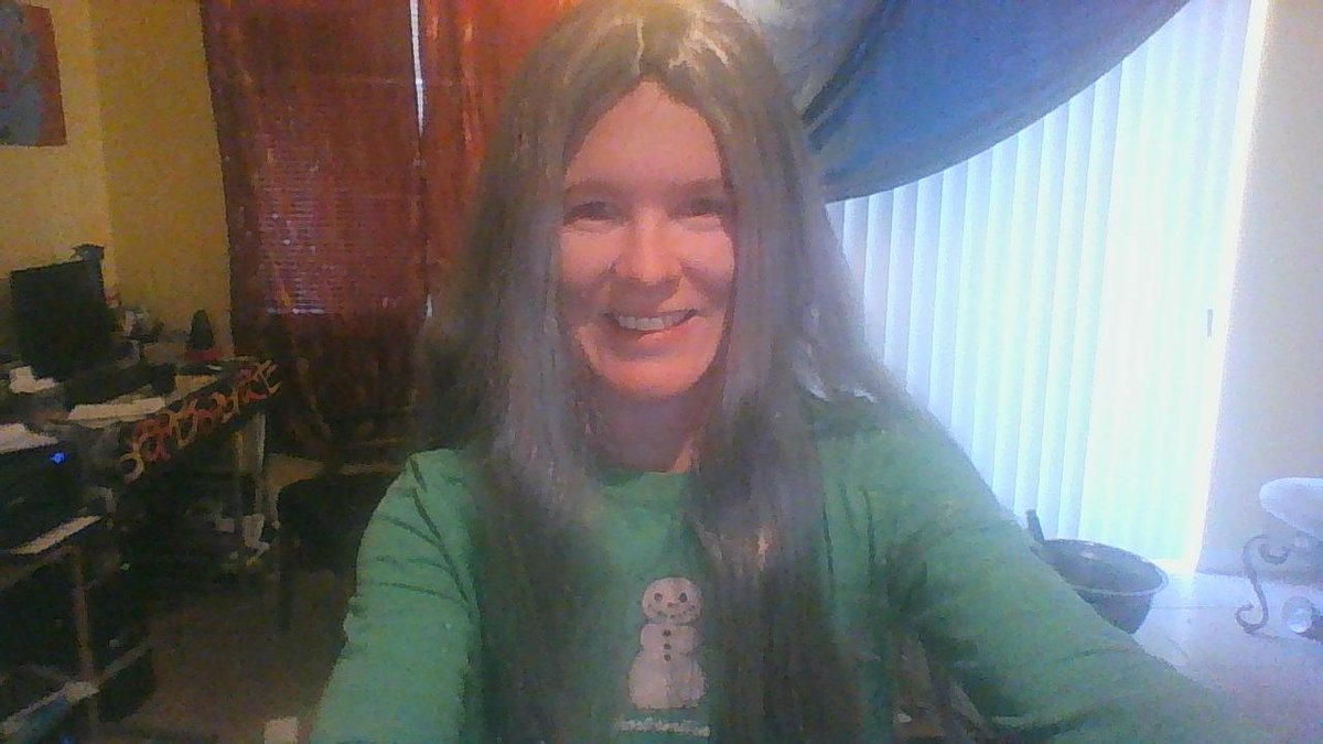 Bonnie_Aylor's tweet photo. Got my posts in last night, this morning we overslept #keepingyoung #competitivebusiness #times Something's happened! http://t.co/xmCN0dEiMs