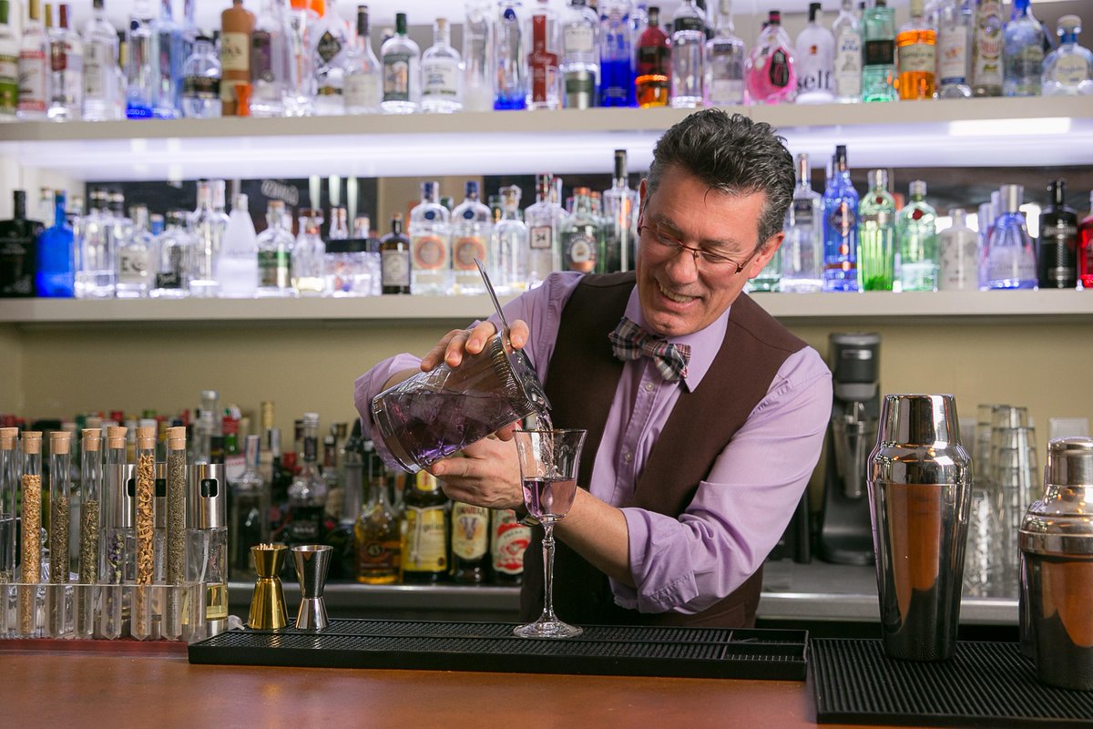 ¡Pasión por mi profesión! #FelizDiaDelTrabajador #WorldClass2015 #JinzuGin Os espero en <a href="/GalateaCocktail/">Galatea Cocktail</a> #Coslada.