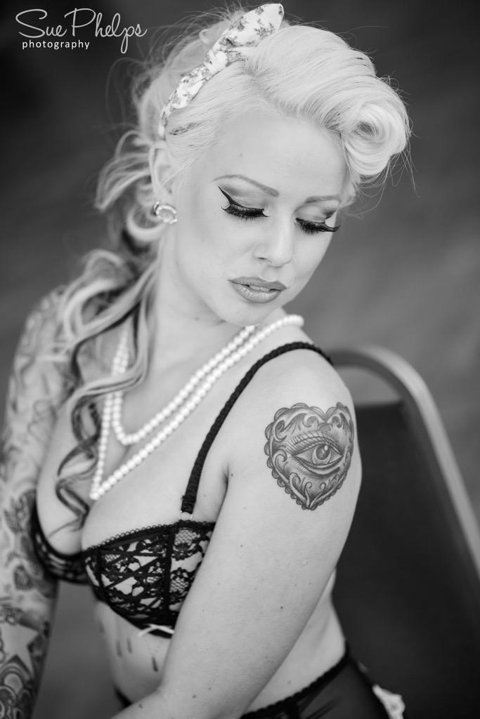 phelps_photo's tweet photo. Taster from yesterday's Glam Pin-Up shoot @NicolaNkelly  @CrystalXanthe  @djcolski http://t.co/fj5PQCtarV