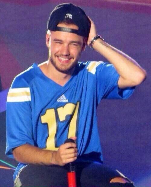 ehiliampayne tweet picture